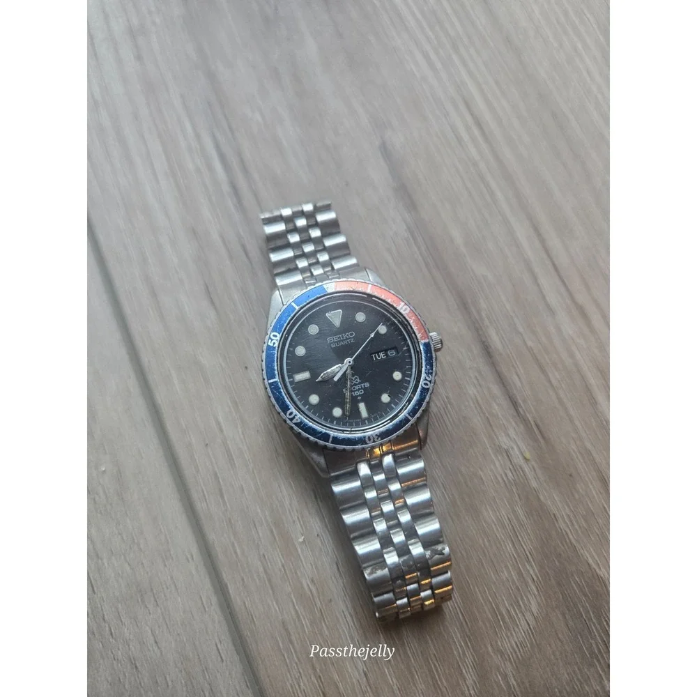 Seiko Watch Mens Sports 150 Quartz‎ Pepsi Bezel Day Date Stainless Steel 8223